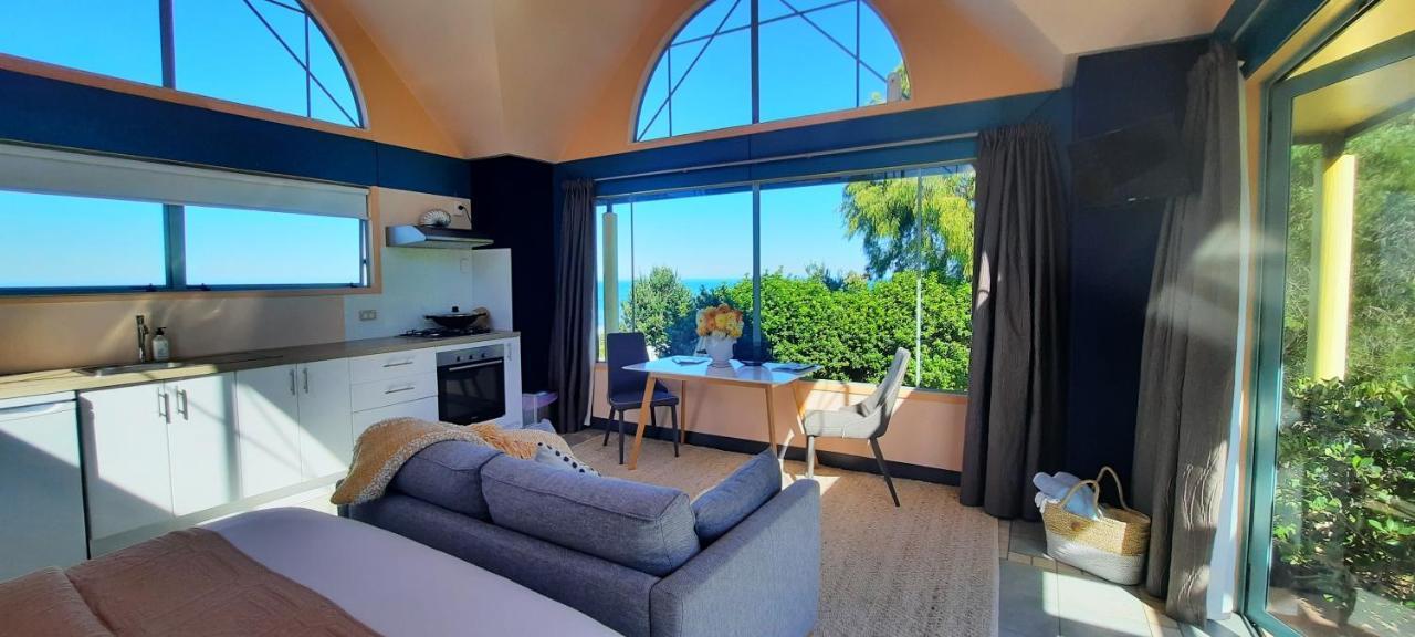 The Quarters Ocean-View Chalet Gisborne Dış mekan fotoğraf